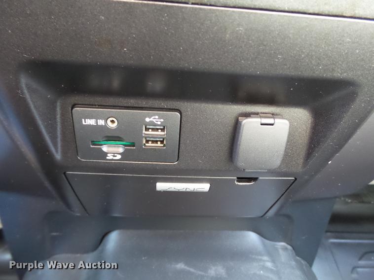 image for item EN9533 2015 Ford F150 XLT SuperCrew Cab pickup truck