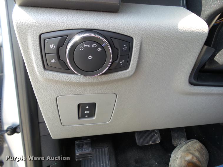 image for item L5670 2015 Ford F150 SuperCrew pickup truck