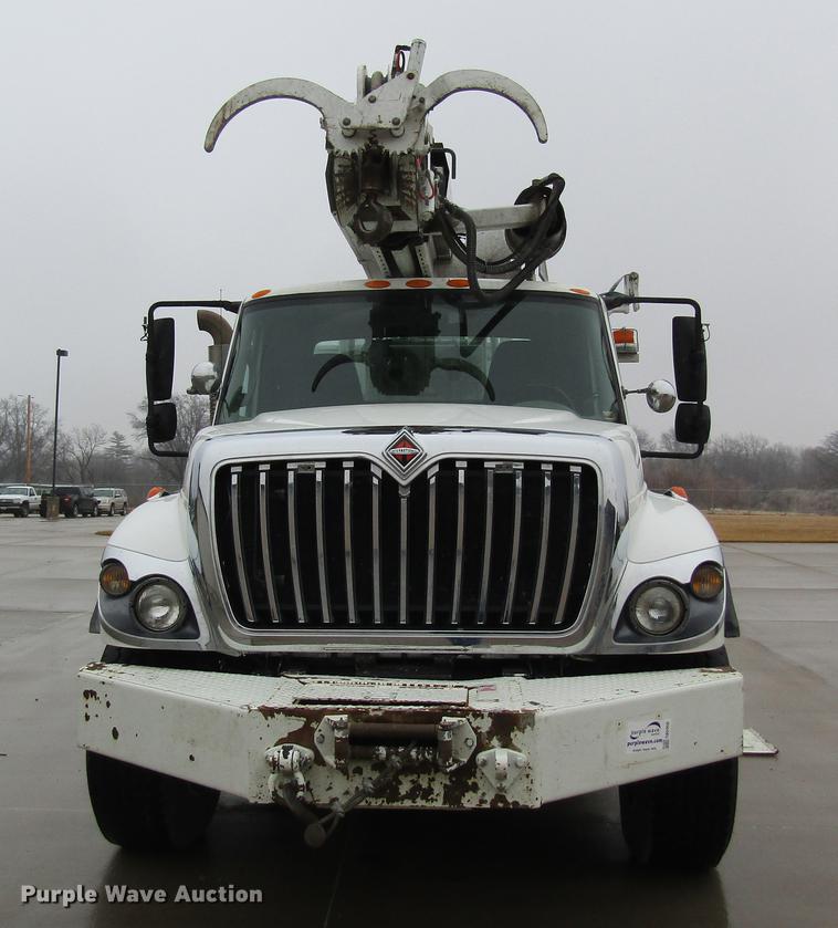 image for item DB5956 2009 International 7500 digger derrick truck