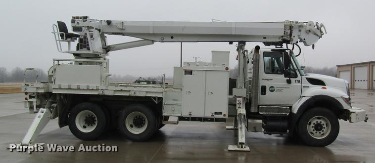 image for item DB5956 2009 International 7500 digger derrick truck