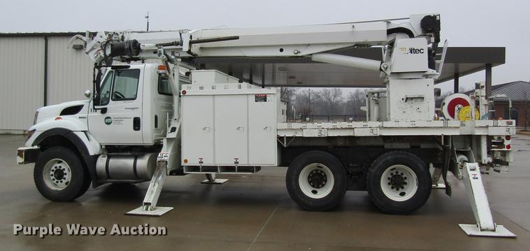 image for item DB5956 2009 International 7500 digger derrick truck