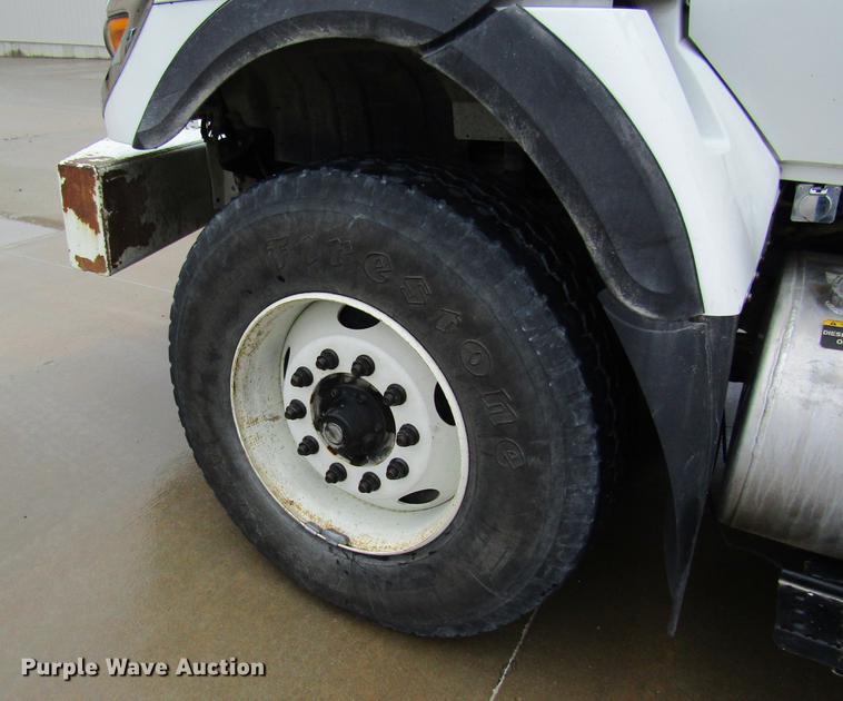 image for item DB5956 2009 International 7500 digger derrick truck