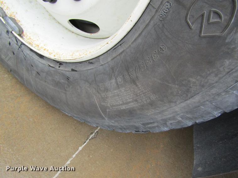 image for item DB5956 2009 International 7500 digger derrick truck