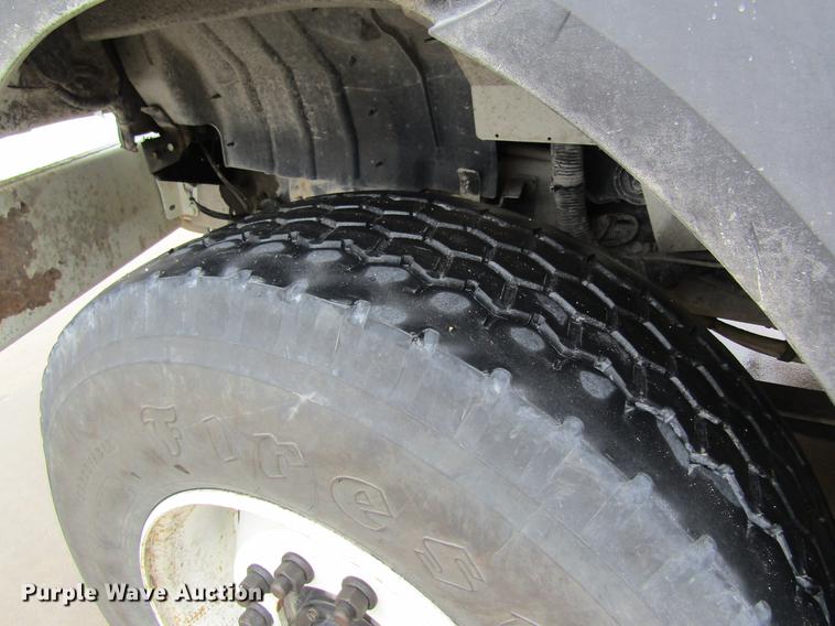 image for item DB5956 2009 International 7500 digger derrick truck