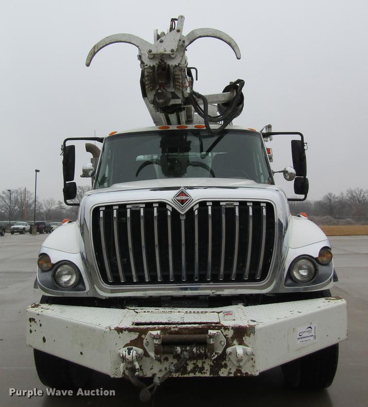 image for item DB5956 2009 International 7500 digger derrick truck