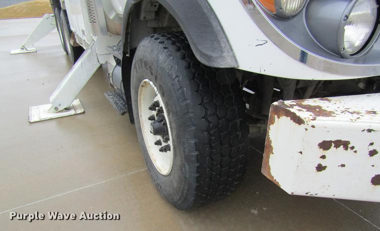image for item DB5956 2009 International 7500 digger derrick truck