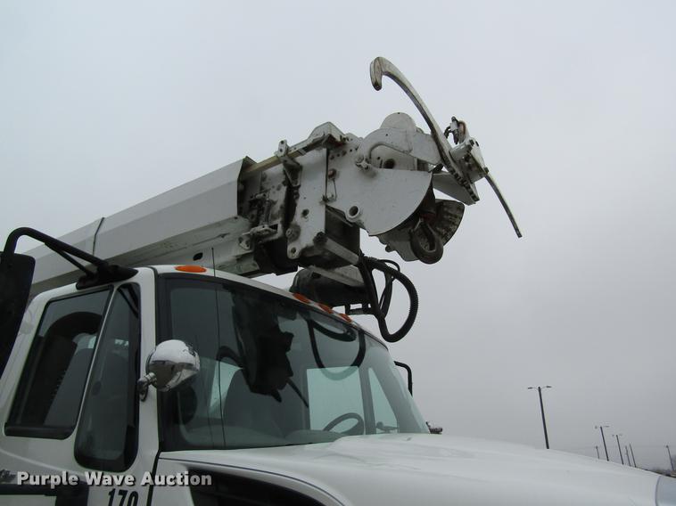 image for item DB5956 2009 International 7500 digger derrick truck