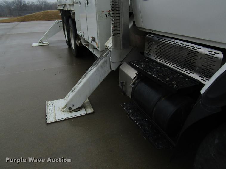 image for item DB5956 2009 International 7500 digger derrick truck