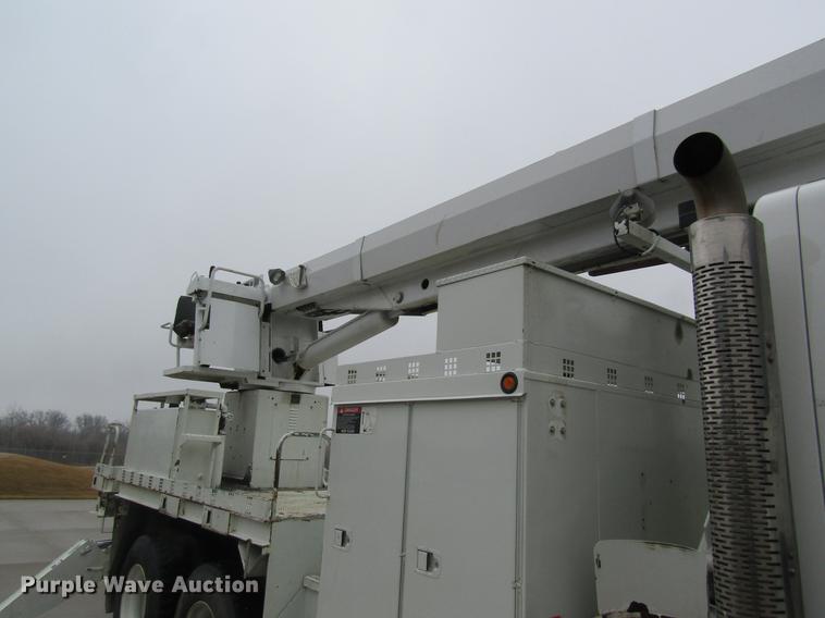 image for item DB5956 2009 International 7500 digger derrick truck