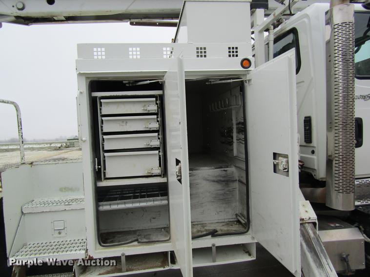 image for item DB5956 2009 International 7500 digger derrick truck