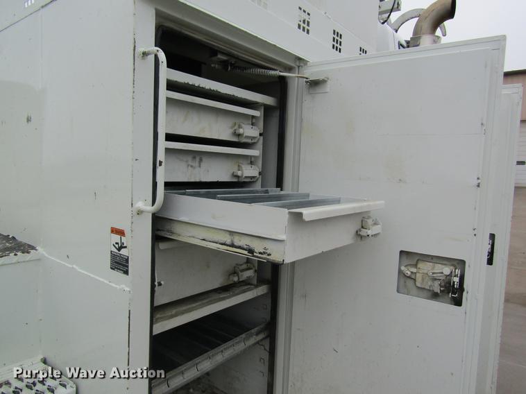 image for item DB5956 2009 International 7500 digger derrick truck