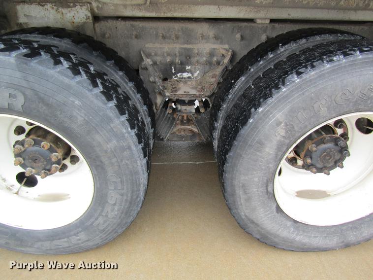 image for item DB5956 2009 International 7500 digger derrick truck