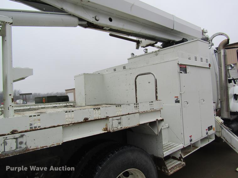 image for item DB5956 2009 International 7500 digger derrick truck