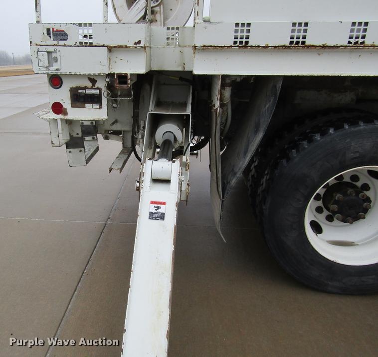 image for item DB5956 2009 International 7500 digger derrick truck