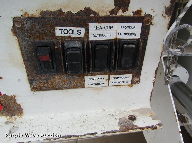 image for item DB5956 2009 International 7500 digger derrick truck