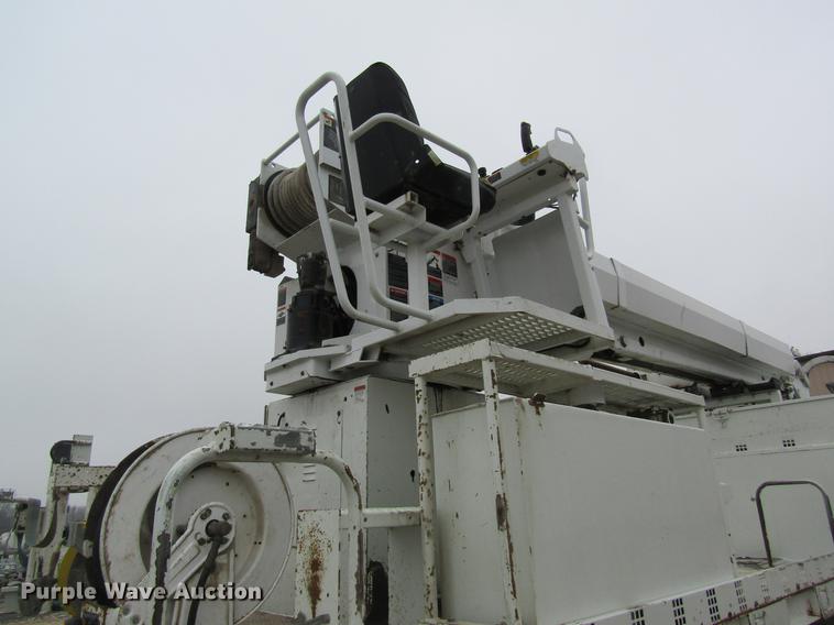 image for item DB5956 2009 International 7500 digger derrick truck