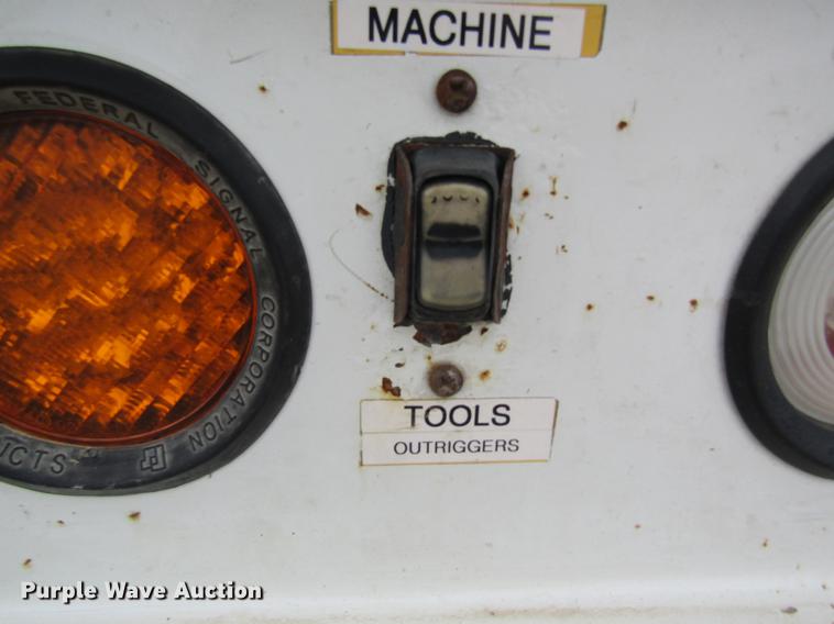 image for item DB5956 2009 International 7500 digger derrick truck