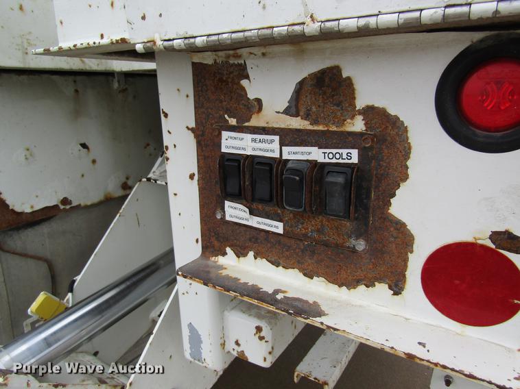 image for item DB5956 2009 International 7500 digger derrick truck