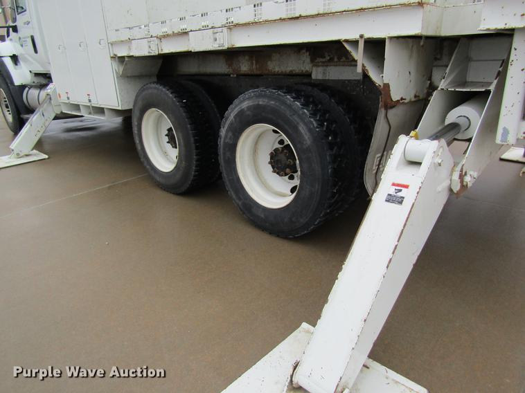 image for item DB5956 2009 International 7500 digger derrick truck