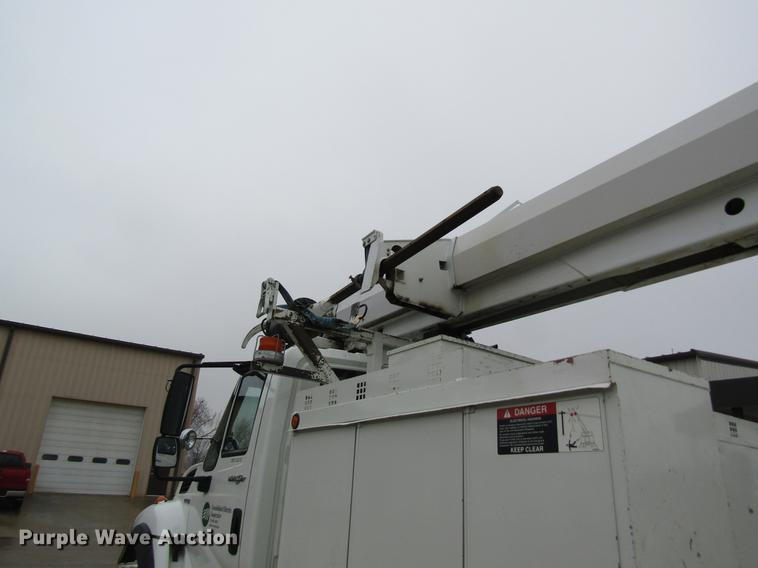 image for item DB5956 2009 International 7500 digger derrick truck