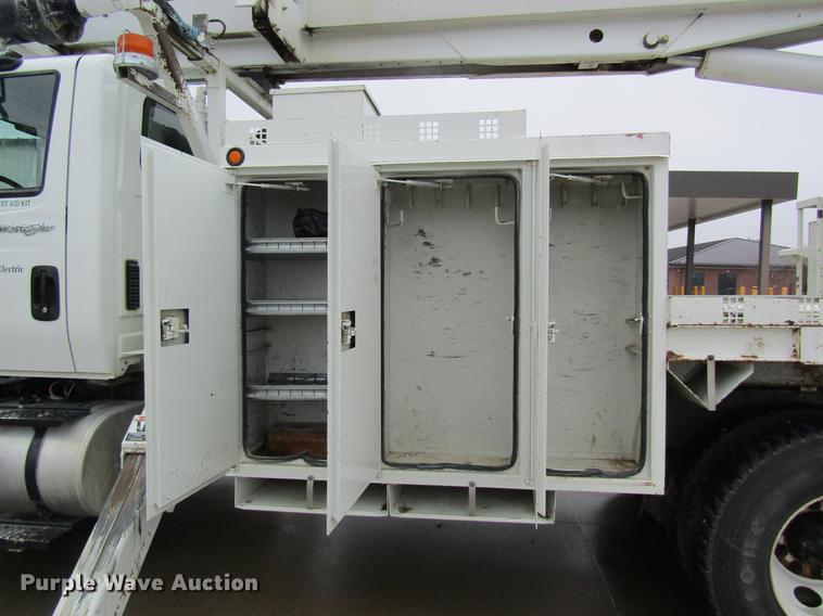 image for item DB5956 2009 International 7500 digger derrick truck