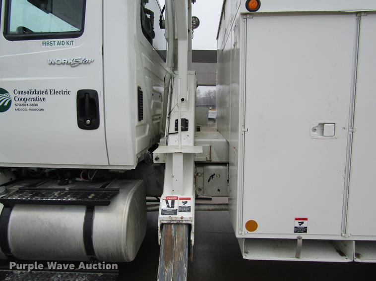 image for item DB5956 2009 International 7500 digger derrick truck