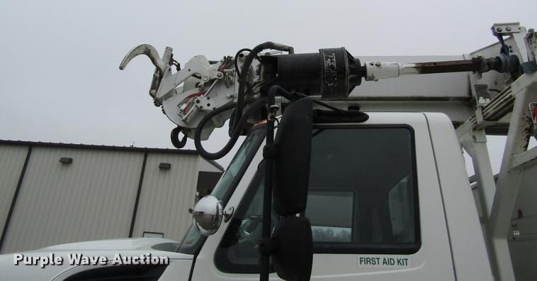 image for item DB5956 2009 International 7500 digger derrick truck