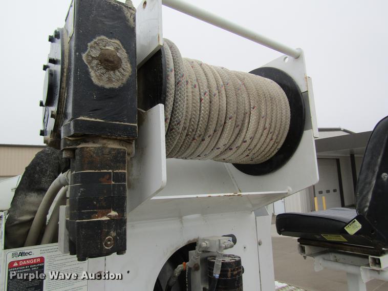 image for item DB5956 2009 International 7500 digger derrick truck