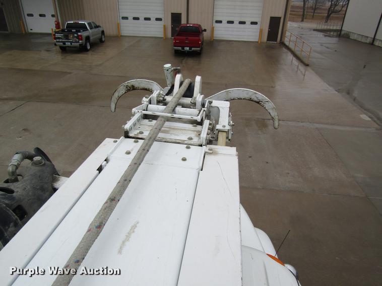 image for item DB5956 2009 International 7500 digger derrick truck