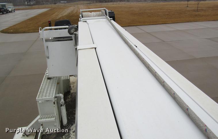 image for item DB5956 2009 International 7500 digger derrick truck