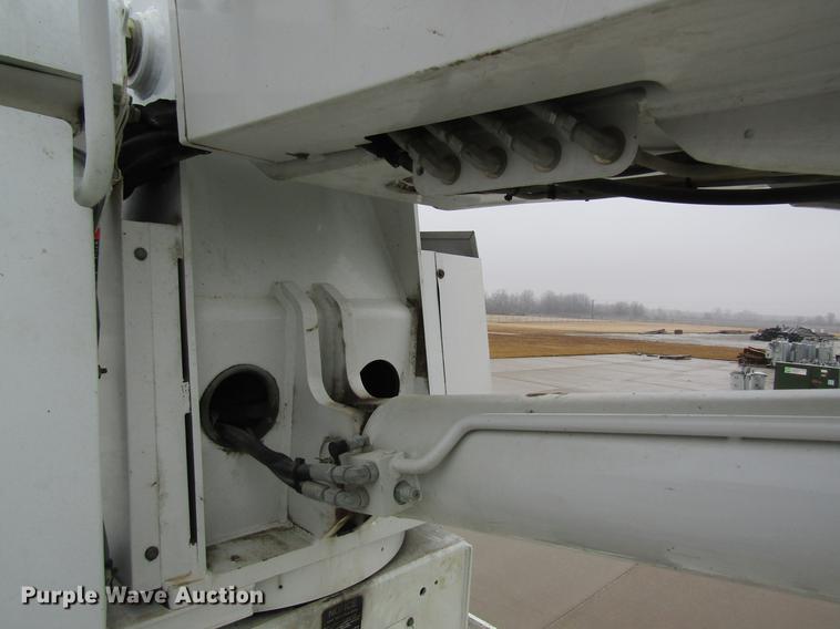 image for item DB5956 2009 International 7500 digger derrick truck