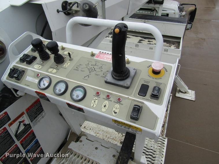 image for item DB5956 2009 International 7500 digger derrick truck