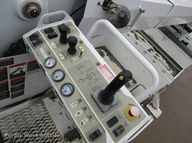 image for item DB5956 2009 International 7500 digger derrick truck