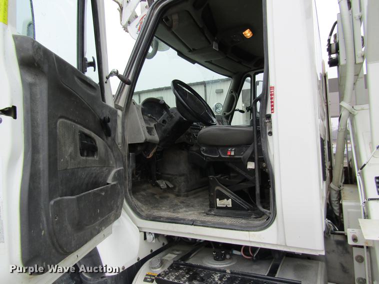 image for item DB5956 2009 International 7500 digger derrick truck