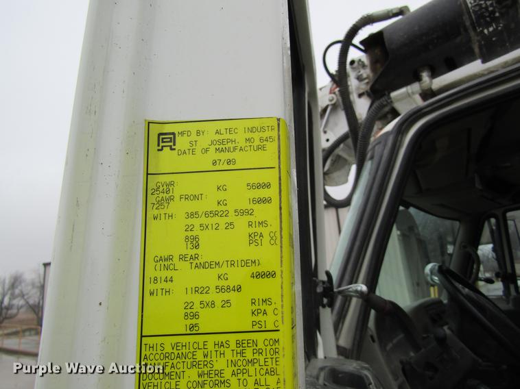 image for item DB5956 2009 International 7500 digger derrick truck