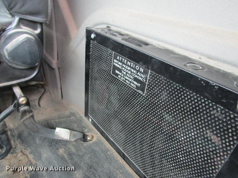 image for item DB5956 2009 International 7500 digger derrick truck