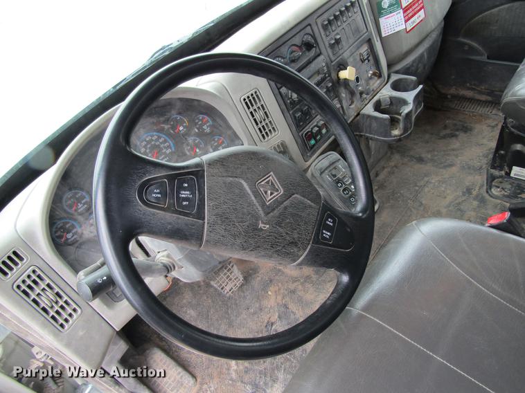 image for item DB5956 2009 International 7500 digger derrick truck