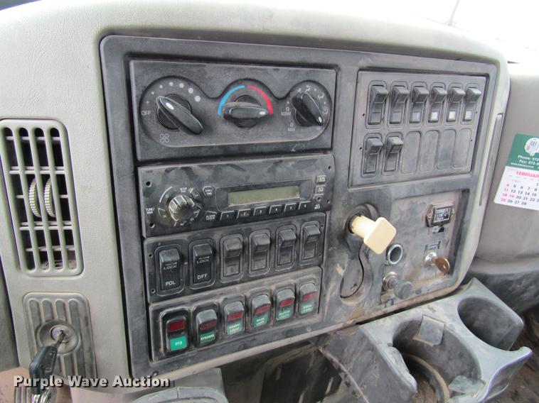 image for item DB5956 2009 International 7500 digger derrick truck