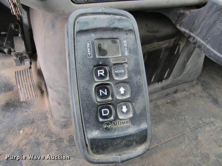 image for item DB5956 2009 International 7500 digger derrick truck