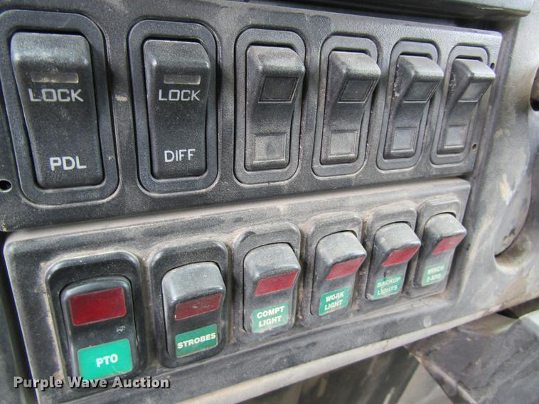 image for item DB5956 2009 International 7500 digger derrick truck