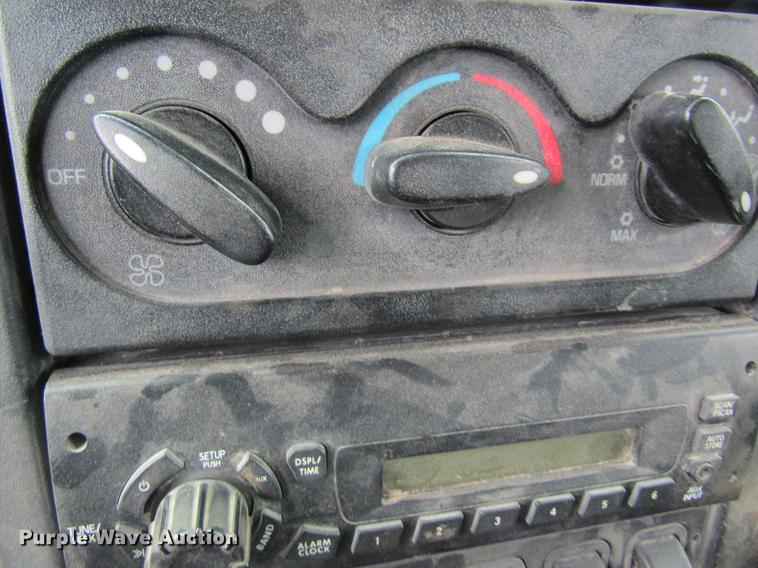 image for item DB5956 2009 International 7500 digger derrick truck