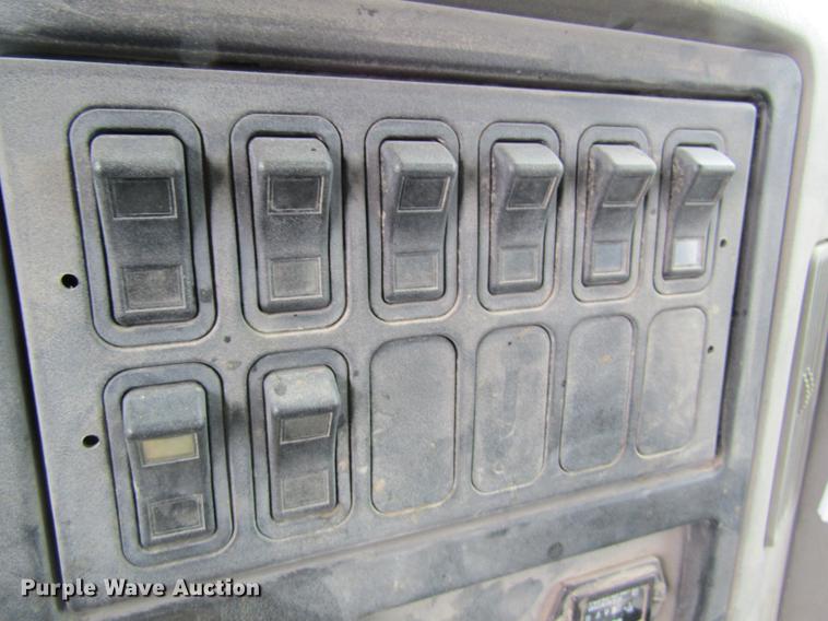 image for item DB5956 2009 International 7500 digger derrick truck