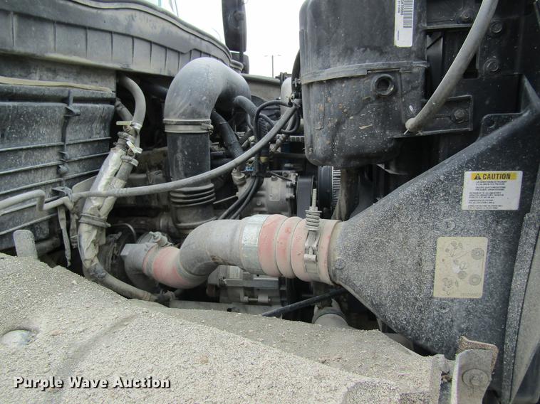 image for item DB5956 2009 International 7500 digger derrick truck