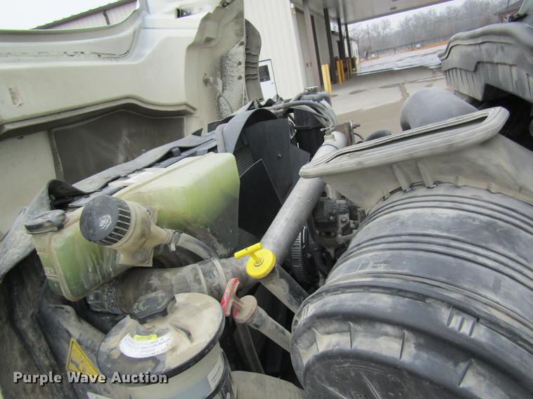 image for item DB5956 2009 International 7500 digger derrick truck