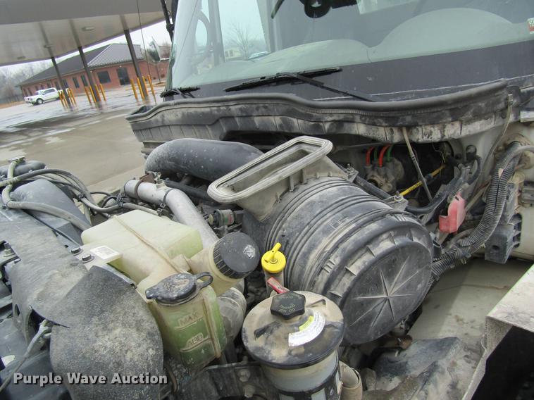 image for item DB5956 2009 International 7500 digger derrick truck