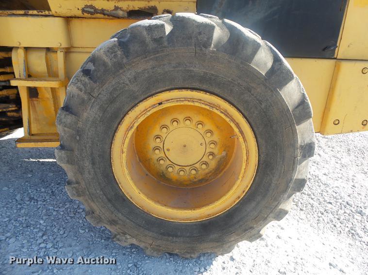 image for item DB7251 1974 John Deere 544B wheel loader