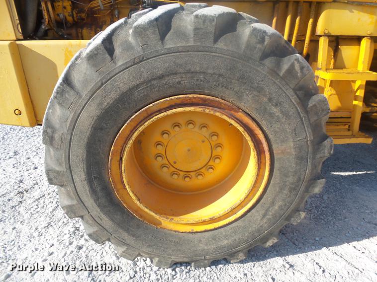 image for item DB7251 1974 John Deere 544B wheel loader