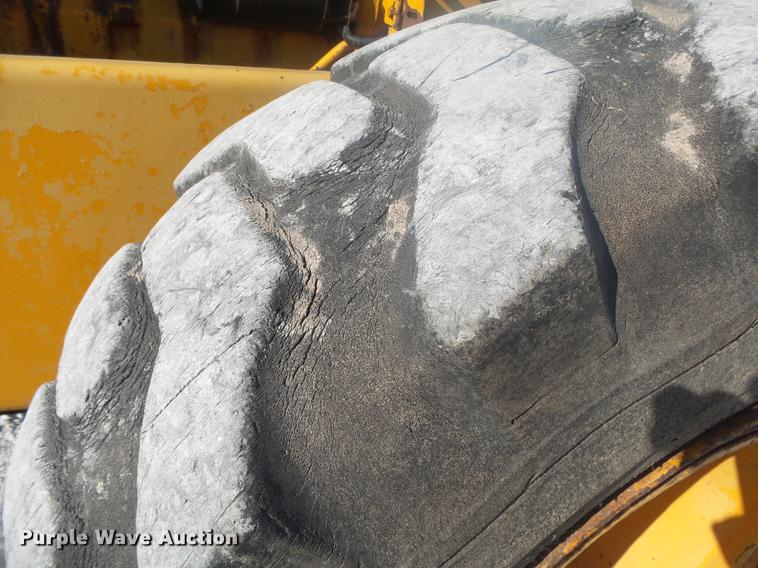 image for item DB7251 1974 John Deere 544B wheel loader