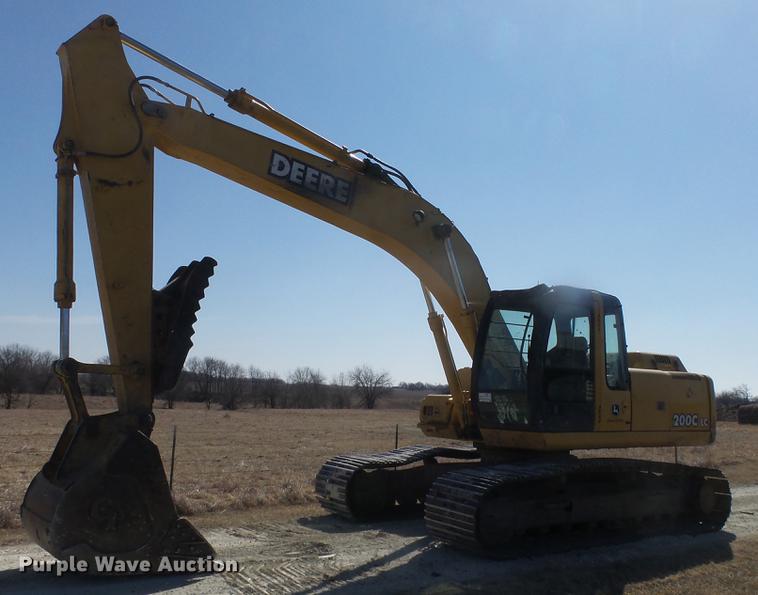 image for item DC0703 2005 John Deere 200C LC excavator