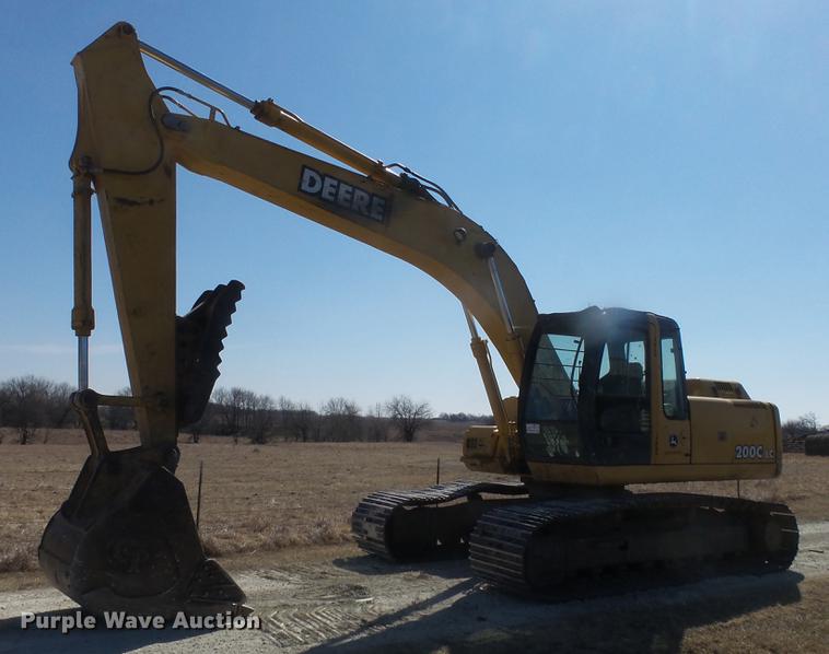 image for item DC0703 2005 John Deere 200C LC excavator